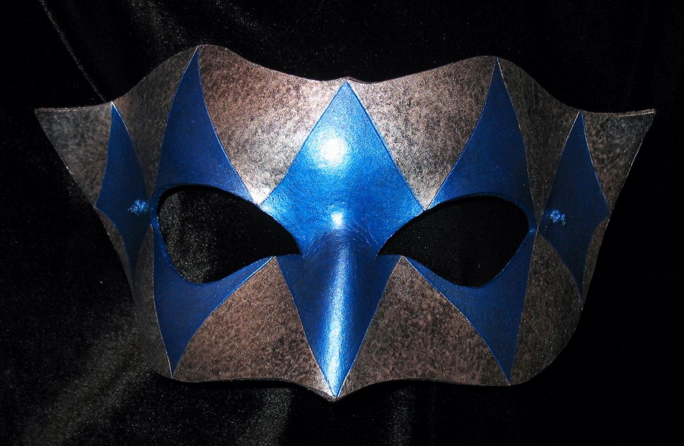 Silver & blue Demure Harlequin mask.