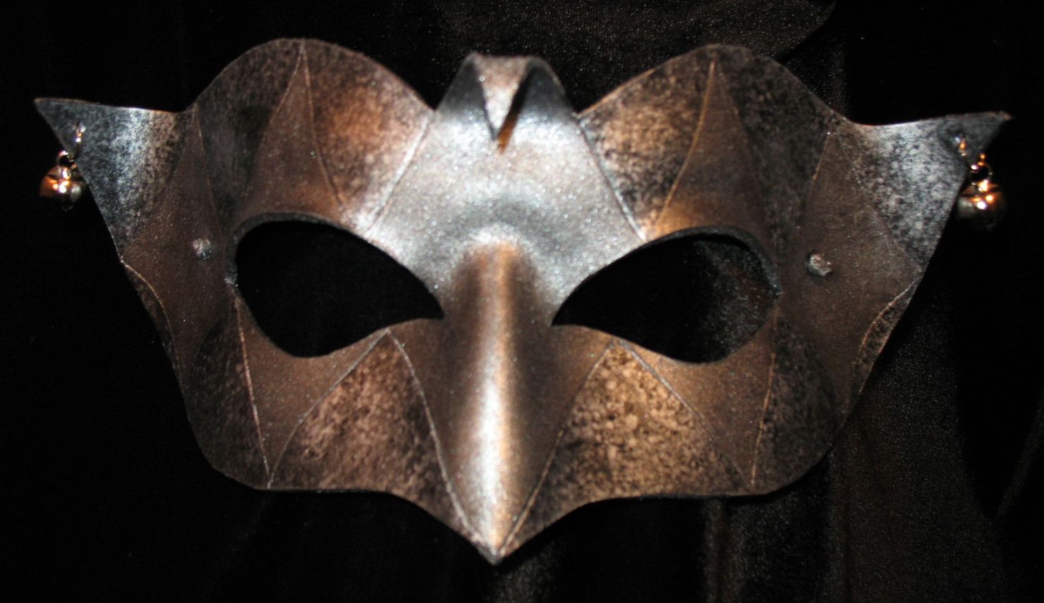 Pewter & silver Demure Jester mask.