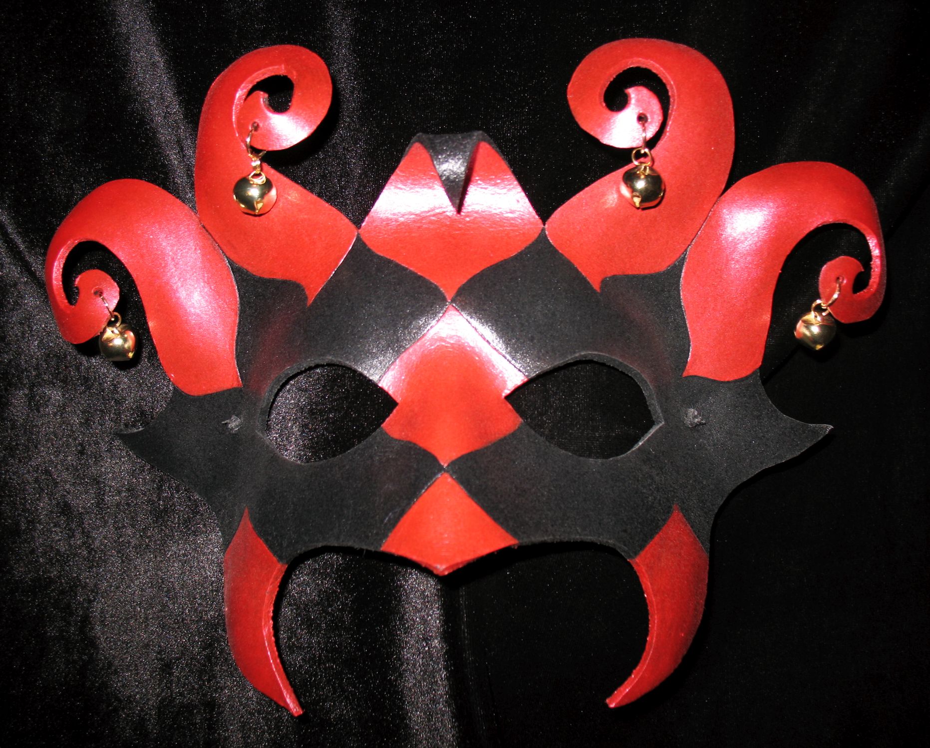 Red & black Dark Jester mask.