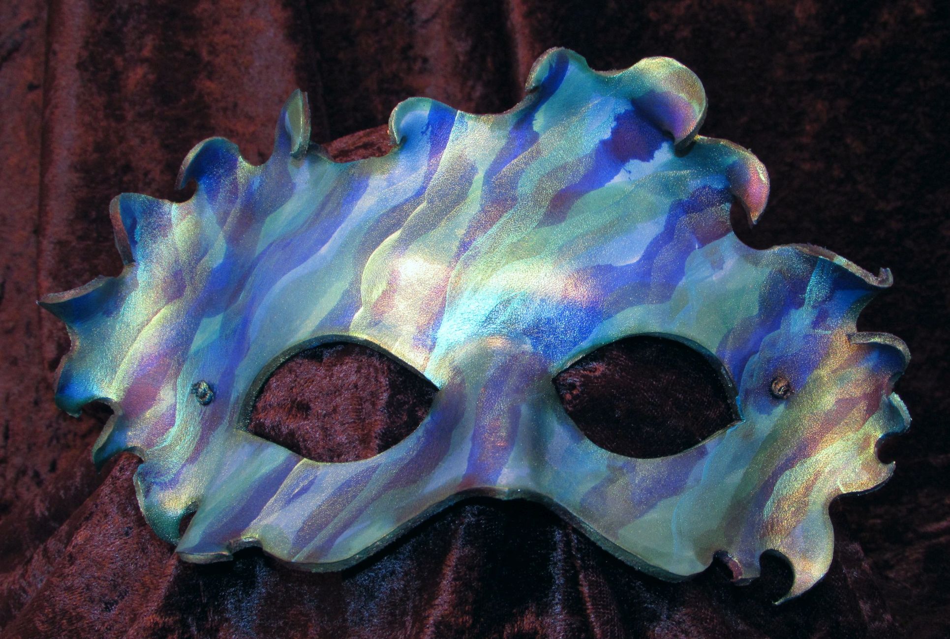 Blue green waves Zephyr mask.